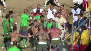 Il calcio storico fiorentino fra botte e spettacolo [upl. by Lebyram534]