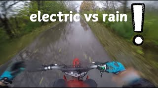 electric dirt bike vs a really rainy ride dirtbike razorbikes [upl. by Alon]