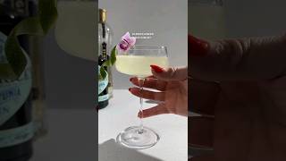 Elderflower🌺gin gimlet cocktail🍹cockatiel cocktiel cocktail [upl. by Joerg10]