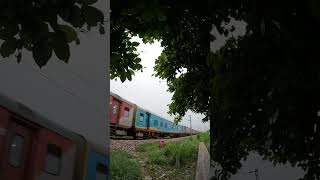 Bihar Sampark Kranti Express Blazing Through Phaphund Auraiya indianrailways [upl. by Gertrude]