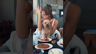 Çağla Şıkel köpeğiyle birlikte mozaik pasta tarifi verdi [upl. by Ormond431]