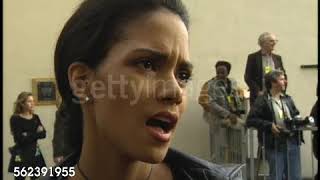 1993 MTV MOVIE AWARDS Halle Berry speaking to reporters [upl. by Eikram]