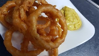 Mori kocht Onion Rings  Zwiebelringe im Bierteig mit selbstgemachtem CurryDip [upl. by Adalia]