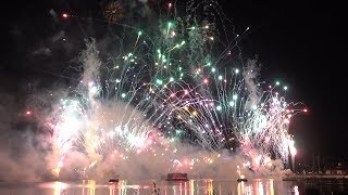 Epcot IllumiNations Holiday Fireworks Tag Finale 2018  Let There be Peace on Earth [upl. by Anned129]