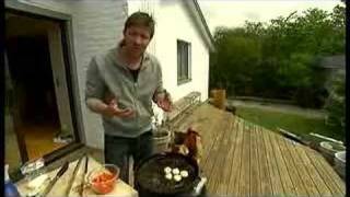 SVT Niklas mat  tomatsalsa med grillad vitlök [upl. by Wyatan]