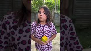 Mujer egoísta no permite que se lleven sus mangos [upl. by Oppen328]