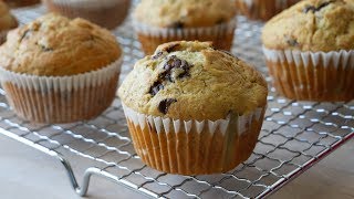 Schnelle Schoko Bananen Muffins Rezept  Chocolate Chip Banana Muffins Recipe  ENG SUBS [upl. by Dnomad]