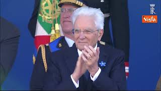 Unità Nazionale Mattarella applaude latterraggio dei paracadutisti a Venezia [upl. by Anneiv469]