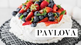 Impresionante Pavlova con berries  Cravings Journal español [upl. by Vasilek]