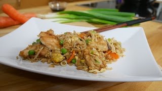 Gebratener Asia Reis mit Hühnchen 😍 schnell amp einfach  Eierreis wie beim Chinesen  Lets Cook [upl. by Caddric]