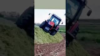 AGRICULTURE UN TRACTEUR MASSEY FERGUSON EMBOURBE ET PROCHE DE SE RETOURNER agricultures tracteurs [upl. by Martsen]