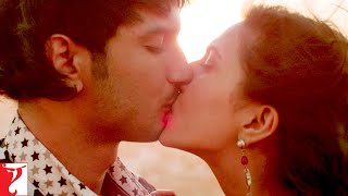 It is wrong to kiss on the 1st date  Scene  Shuddh Desi Romance  Sushant Singh Rajput Parineeti [upl. by Birecree]