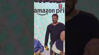 Bollywood Actor Salman Khan’s Humble Encounter With An Old Lady Wins Hearts  News18  N18S [upl. by Westberg]