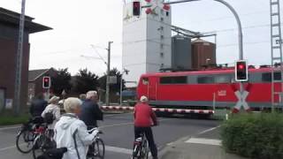 TKreuzung mit Bahnübergang bei Lindern Kreis Heinsberg [upl. by Kemble141]