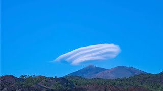 Stunning TimeLapse Of Lenticular Cloud [upl. by Gallager]