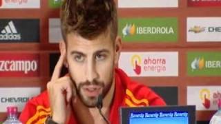 Gerard Piqué responde en Catalán y Sergio Ramos se molesta [upl. by Even]