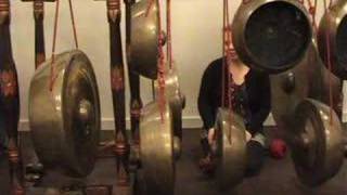 Central Javanese Gamelan Playing Techniques  Gong amp Kempul [upl. by Assilaj447]