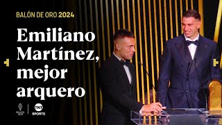 DIBU MARTÍNEZ recibió el TROFEO YASHIN al MEJOR ARQUERO de manos de LAUTARO MARTÍNEZ [upl. by Morganstein747]