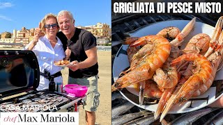 GRIGLIATA DI PESCE AL BBQ A GAS Weber Traveler Al mare con Mamma Fiorella e Chef Max Mariola [upl. by Attaynek]