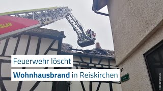 Feuerwehr löscht Wohnhausbrand in Hüttenberg [upl. by Sucramat]