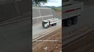 Proses pengangkutan material ke bendungan bendunganbener bendungan truck trucksany [upl. by Rajewski]