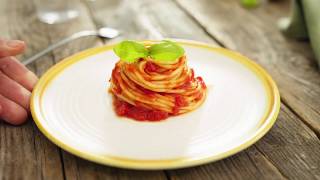 Barilla  How to make Spaghetti with Basilico sauce [upl. by Luthanen]