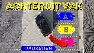 ACHTERUIT INPARKEREN IN EEN VAK [upl. by Siouxie]