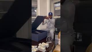 Floyd Mayweather shows off what it’s like having fun LIVING LIFE amp making power moves [upl. by Nezah]