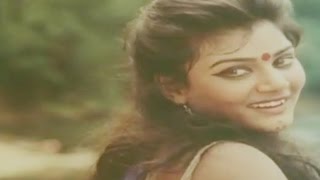 Malayalam Romantic Film Song  Omale Anuragile  Eenam Thettatta Kattaru  K J Yesudas [upl. by Dulci520]