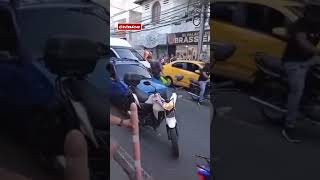 Quiso pelear con un automovilista hasta que vio quién era pelea Viral [upl. by Ennairb975]