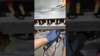 UPS TITAN 6 KVA Pruebas con carga y toma de voltajes baterías 7 Ah [upl. by Dannica]