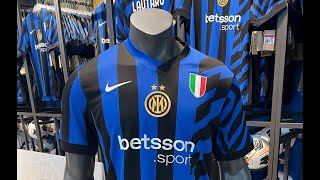 INTER ECCO LA MAGLIA UFFICIALE CON LA SECONDA STELLA [upl. by Leikeze104]