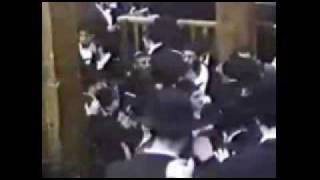 Avraham Fried Simcha 1  Hasidic  El Rebeavi [upl. by August249]