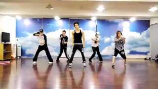 Shinee Dances to Supermassive Black Hole [upl. by Savdeep]