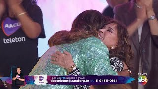 Teleton Brasil SBT 2024  Narcisa e Rebeca Abravanel entram no palco para o encerramento [upl. by Ybreh24]