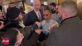 Mel B Signs Autographs For Her Fans While Leaving The Tonight Show  8 Jan 2024 [upl. by Nitram96]