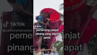 Panjat pinang hadiahnya menggoda 😂😂lucu hutri79 indonesia [upl. by Lerual]