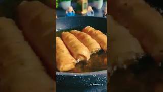 समोसा रोल रेसिपी ।।😋 samosa rool food trending new recipe shortsfeed viralvideo [upl. by Kenji535]