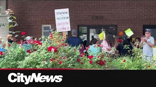 Plans for Ahuntsic shelter come to a halt as Montrealers march [upl. by Ormiston]