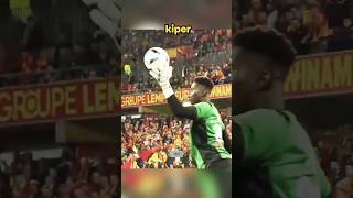 Penyelamatan Menakjubkan Kiper 😨 sepakbola shotrs bola kiper kiperterbaik skills [upl. by Esirrehc]