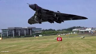 🇬🇧 The Mighty Vulcan XH558 At Farnborough [upl. by Winfred4]