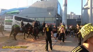 Ataque de la Policía a hinchas de Peñarol  Partido vs Rentistas [upl. by Cassella]