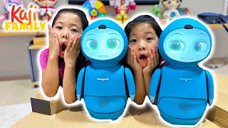 Emma and Kate Review Toy MOXIE The Robot [upl. by Topliffe]