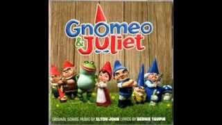 Gnomeo and JulietLove builds a garden [upl. by Ana]