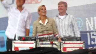 Willem Alexander en Maxima met Armin van Buuren [upl. by Olemrac]