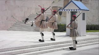 Cambio de guardia en Atenas ParlamentoPlaza Syntagma  Changing of the guard in Athens [upl. by Beka889]