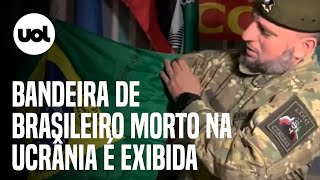 Guerra na Ucrânia Bandeira do Brasil de combatente morto é exibida por rivais [upl. by Ellered]