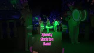 Spooky Skeleton Band at Halloween Haunt at Wonderland halloween amusementpark [upl. by Ydiarf]