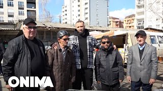 “Moti s’jena knaq qishtu”Punëtorët e pazarit në Lipjan vishen bukur dhe blejnë vet ushqim [upl. by Abra]