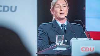 CLAUDIA PECHSTEIN VERTEIDIGT CDUAUFTRITT„Es ist mir eine Ehre diese Uniform zu tragen“ [upl. by Fair]